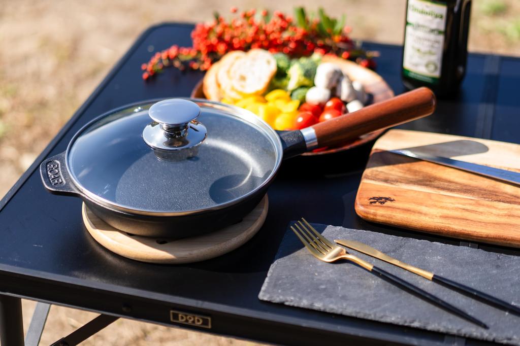Official ROAR Cast Iron Frying Pan with Glass Lid, 22cm