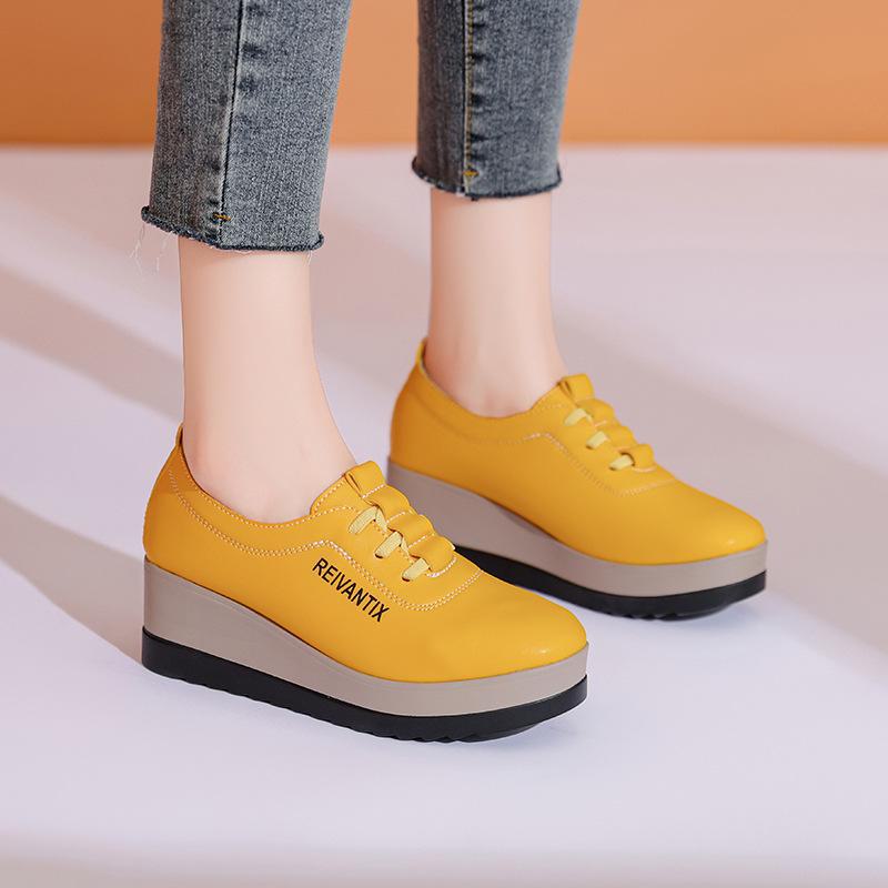 

Женские туфли на танкетке и платформе из кожи 2024 года — модная повседневная обувь для путешествий с низким верхом и толстой подошвой 39 жёлтый