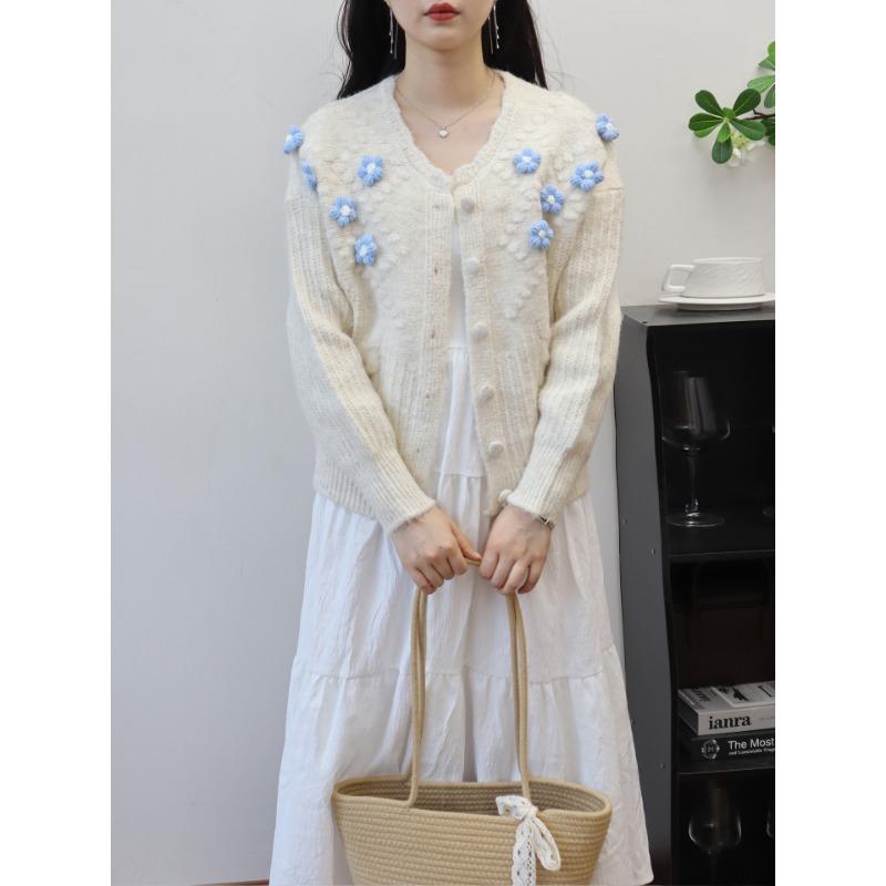 Three-dimensional flower knitted cardigan autumn and winter new age-reducing design temperament versatile sweater jacket women