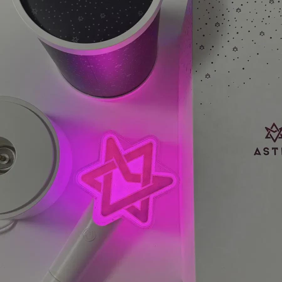 

Astro Lightstick Robong — это первое поколение