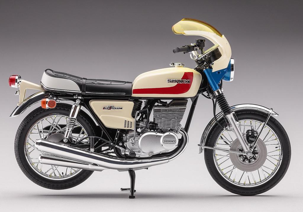 Hasegawa Kamen Rider Takeshi Motorcycle Suzuki GT380 B Scale Plastic Model Kit SP377 Hongo's 1/12