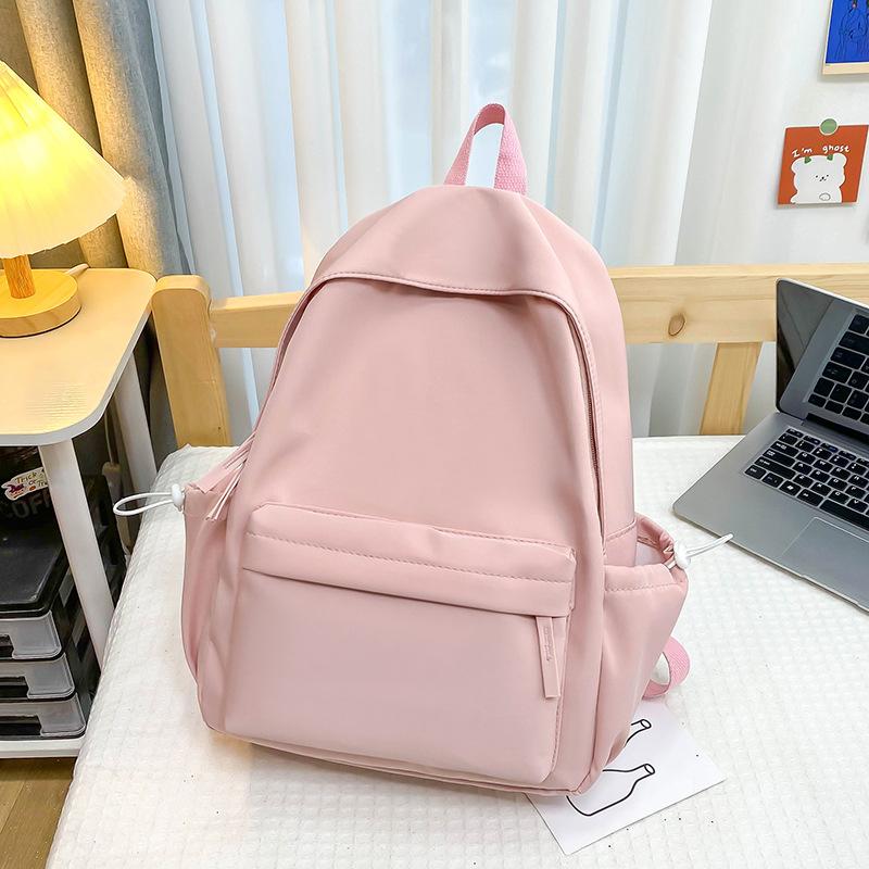 Backpacks Are Fashionable and Popular Among Primary and Secondary School Students