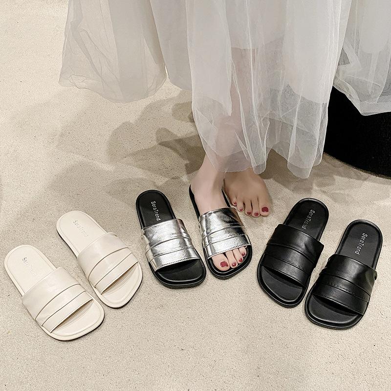 Beautiful flat-bottomed cool slippers women's summer outer wear 2025 new models with skirts beach vacation one-word sandals