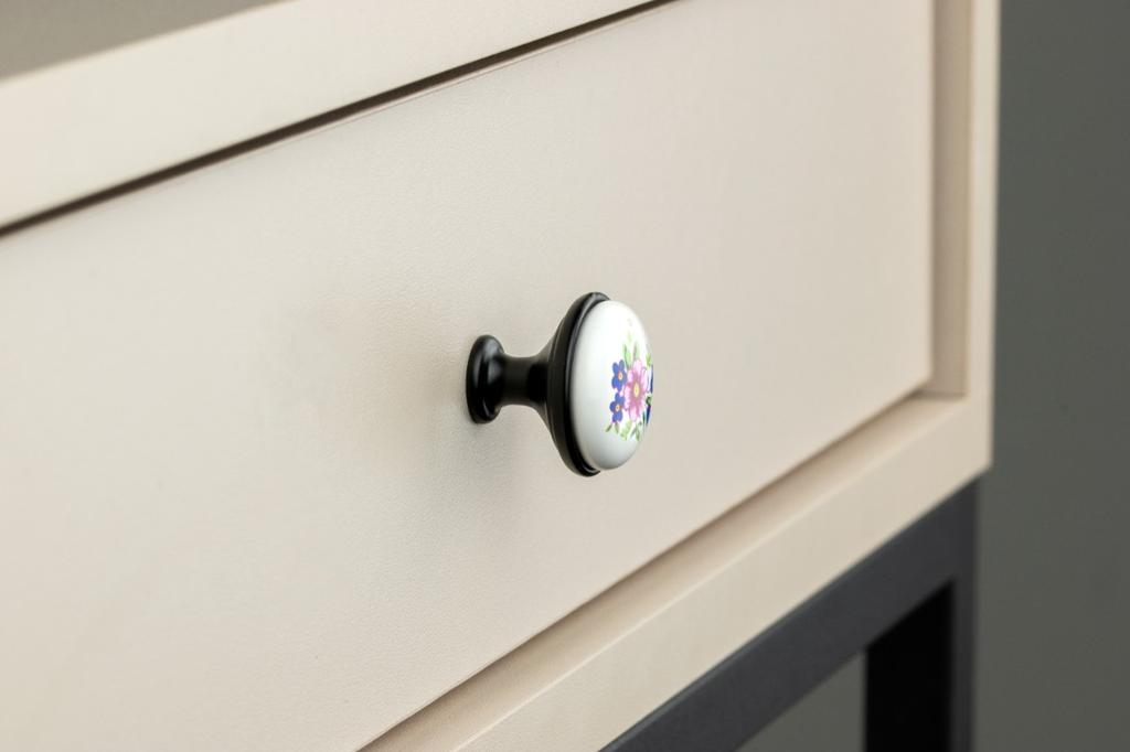 4 x Round black furniture knob with ceramic and retro flower pattern