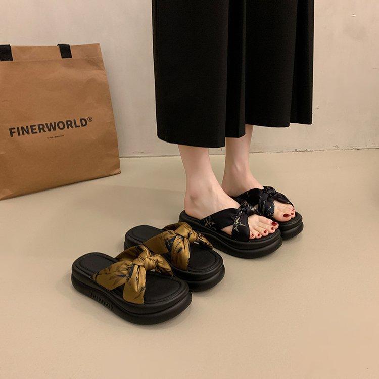 2025 new cool slippers women's summer wear new Chinese cross-knotted national style with skirt beach cool slippers