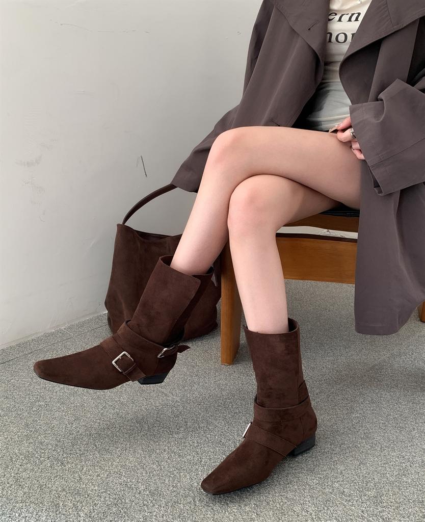 ~ Leichter Retro-Europäischer und Amerikanischer Stil Wildleder Gürtelschnalle Dicke Ferse Kurze Westernstiefel Herbst und Winter Neue Französische Kurze Stiefel
