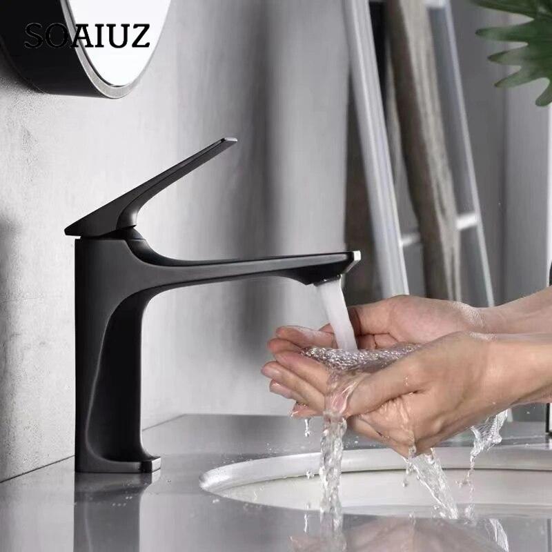 Mosazné jádro Moderní koupelnová dřezová baterie Jednoruční umyvadlo namontované na umyvadlo Vodní baterie Teplá a studená baterie