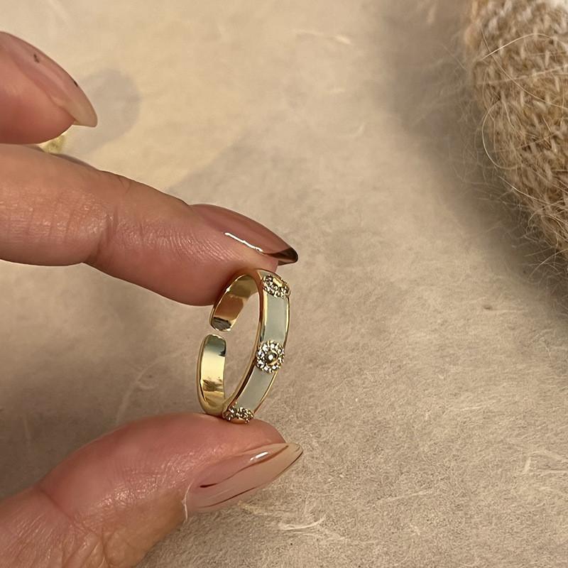 

Fashion Forward Gray Blue Color Block Heart Ring With Zirconia For Women 2023 J3669