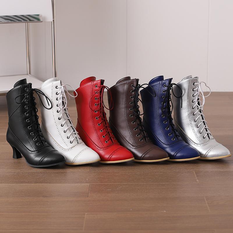 Korta klackskor för kvinnor Enfärgad spetsiga retro snidade korta stövlar Höst och vinter Nya stora kvinnor