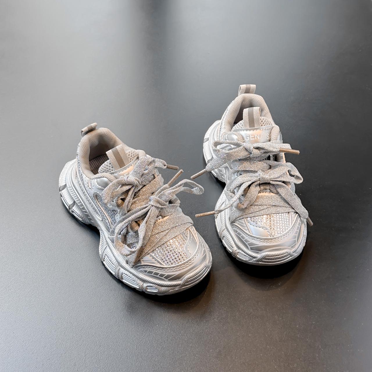 

Обувь для девочек 2025 осень новая детская со стразами кроссовки папины кроссовки для мальчиков спортивная обувь для детей среднего и старшего возраста легкие кроссовки для бега 30 серебряный