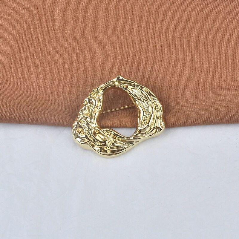 European and American Fashion Wavy Pattern Irregular Brooch High-End Simple Versatile Coat Niche Metal Pin Clothing Accessories