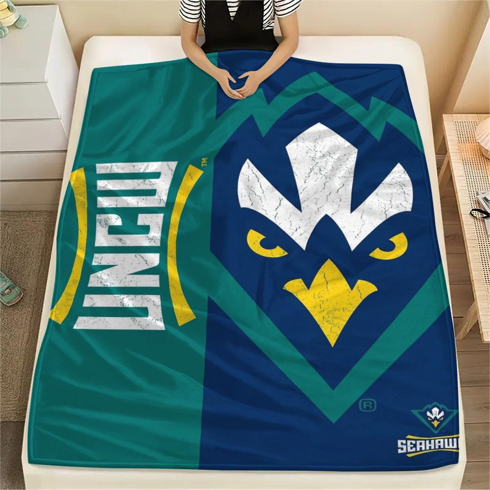 UNC Wilmington Seahawks Print Flannel Blanket High Quality Warm Comfortable Cover for All Seasons Perfect for Gifts Home Decor