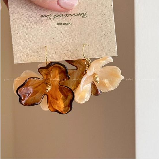 

Bohemian Retro Floral Color Block Earrings for Women – Ideal for Beach Vacations and Unique, Stylish Dangle Wear.