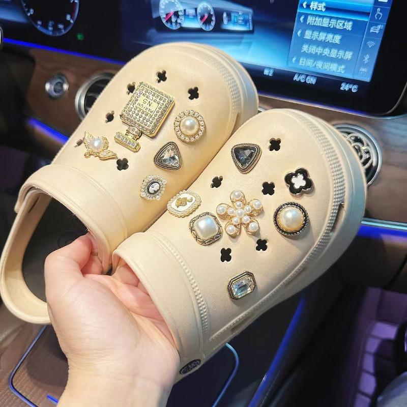 Luxury Designer Shoe Charm for Crocs DIY Baroque Pearl Diamond Shoe Decoration Buckle for Croc Charms Hole Shoes Accessories