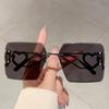 New in Heart Chain Designer Lady Shades Retro Brand Trends Sun Glasses Luxury Metal Decoration Sunglasses for Women's