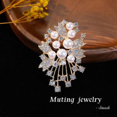 Elegante Retro-Perlenbrosche: High-End Legierung Anstecknadel-Accessoire für Damen
