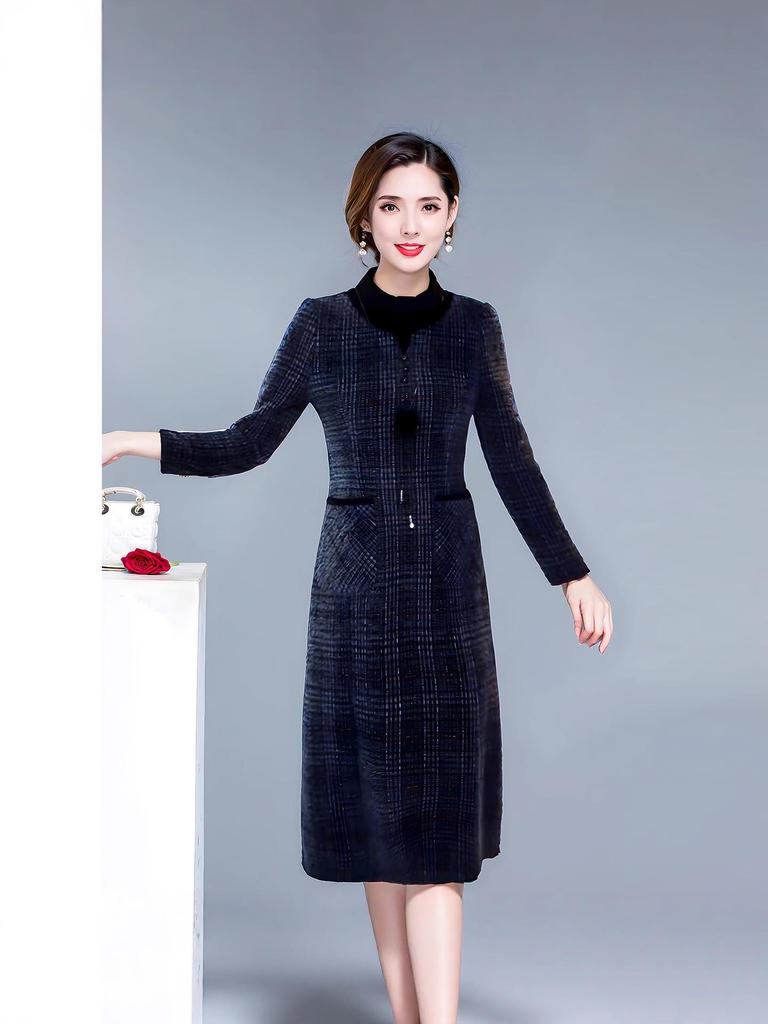 2025 Elegant Winter Plaid Dress for Plus-Size Mature Women: Slimming, Thickened Design