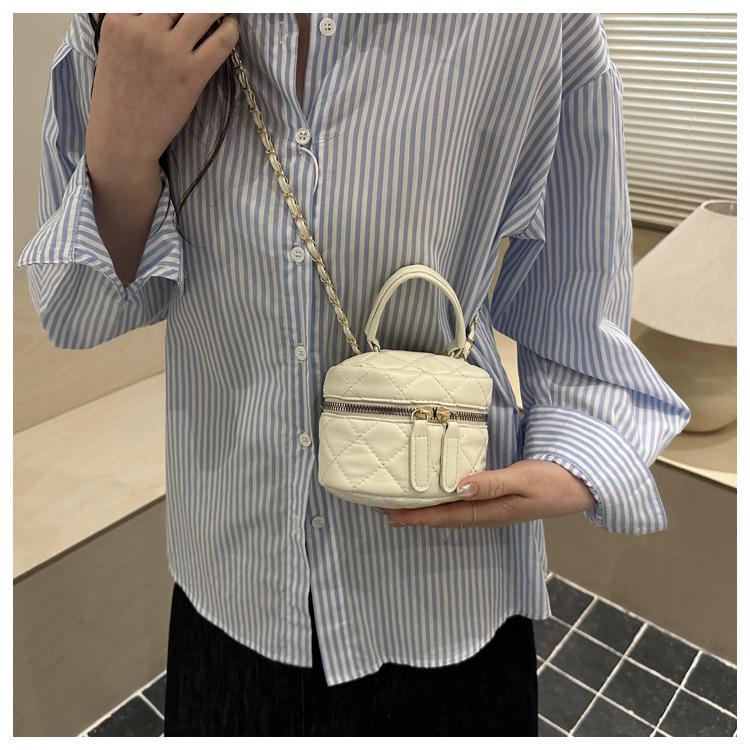Cross2026 French Chic Quilted Crossbody Bag - Soft Texture, Diamond Embroidery, Chain Strap, Trendy Street Style