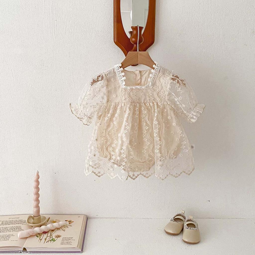 Vestito estivo intero per bambina con pizzo elegante, tessuto a rete, pantaloni per neonato e gonna a portafoglio. Completo da principessa per il 100° giorno del bambino.