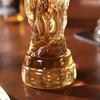 Mug à Bière Football pour Bières Artisanales Stouts et Cidres Poignée Ergonomique Verre à Bière Design Inspiré des Stades Tasse à Bière Parfaite pour les Soirées Regardage les Barbecues et