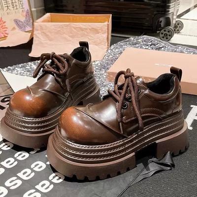 Mocassini stile britannico scarpe lucide 2025 scarpe piccole in pelle da donna suole a muffin retrò rialzo altezza versatili inizio primavera suole spesse nuovi modelli