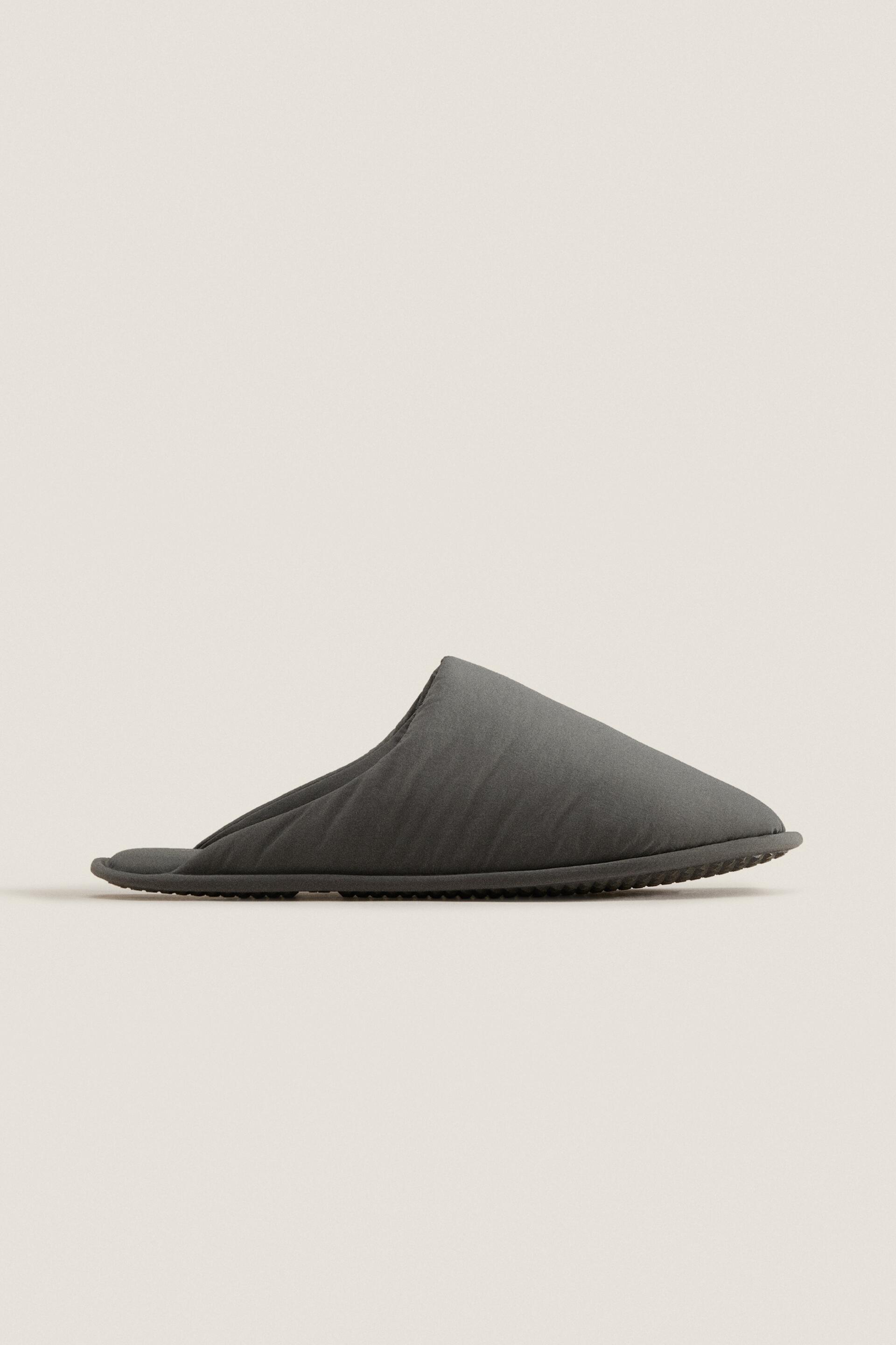 

ТАПОЧКИ-МУЛИ ИЗ ТЕХНИЧЕСКОЙ ТКАНИ