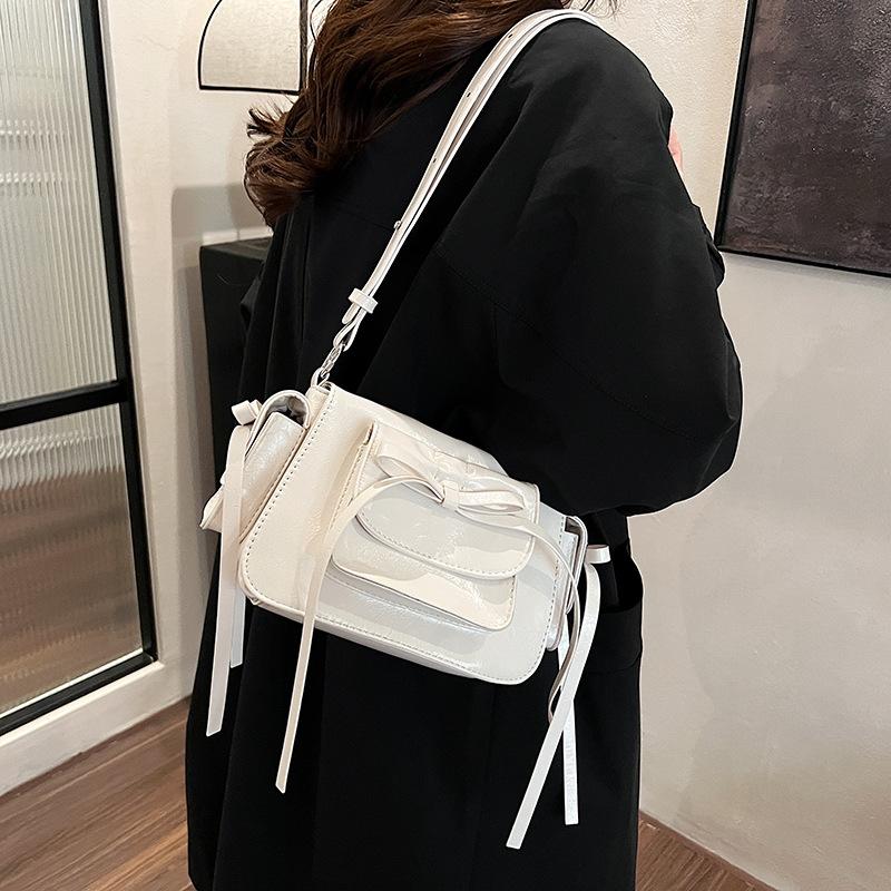 2025 autumn new bow shoulder armpit bag niche high-end commuter portable shoulder crossbody small square bag