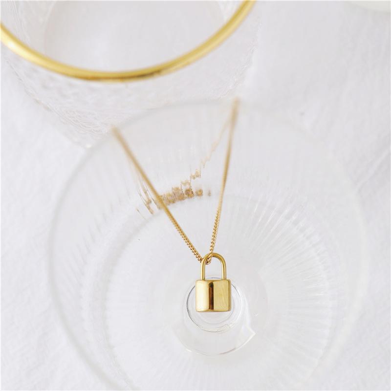 18K Gold-Plated Minimalist Lock Necklace – Short Titanium Steel Clavicle Chain