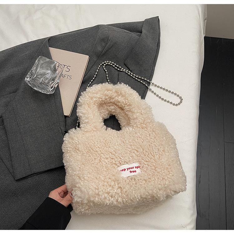 

Plush handbag women s 2025 autumn and winter new versatile casual shoulder bag lamb wool chain messenger bag бежевий