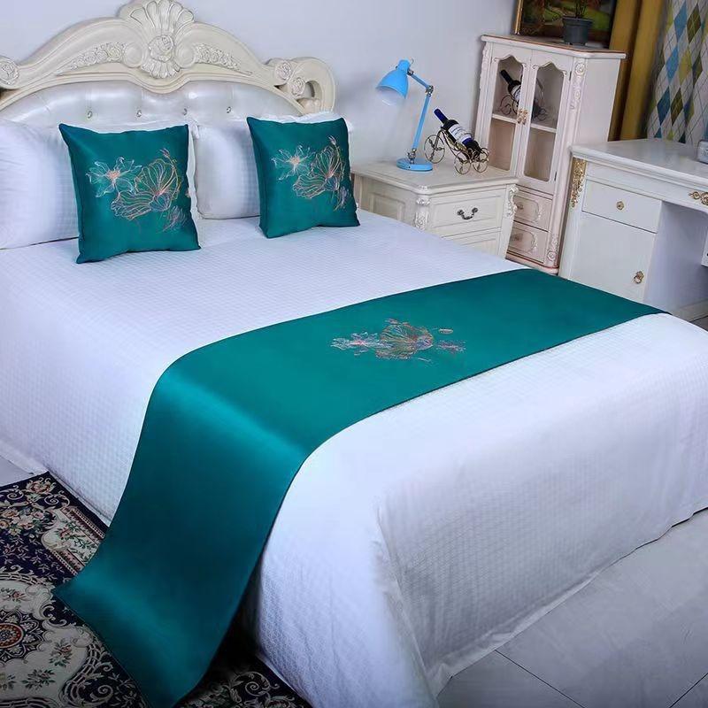 High-grade Embroidery Bed Runners Golden Red Bed Flag Covers Pillowcases Bedding Home Hotel Decor New Chinese Satin Throw Runner