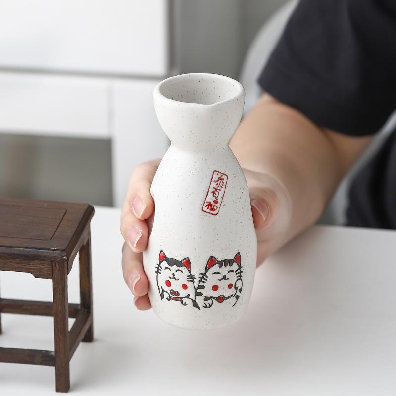 Ceramic Japanese Sake Set Lucky Cat Wine Pot Flagon with 4 Wine Cups Porcelain Tokkuri Bottle Soju Cup Microwave Safe