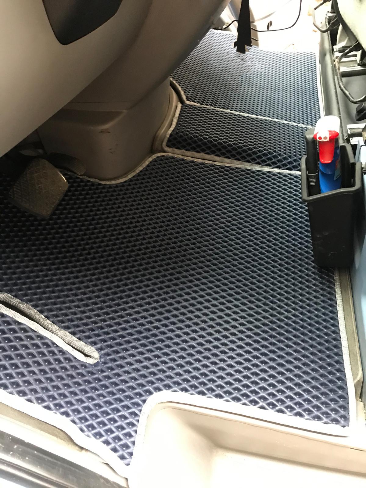 

Килимки EVA V1 (чорні) для Volkswagen Crafter 2006-2016 рр.