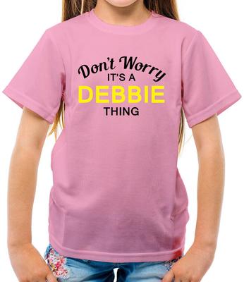 Keine Sorge, das ist eine Debbie-Sache Kinder T-Shirt - Familienname Eigener Name