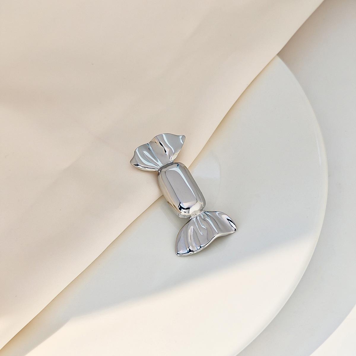 European & American Creative Angel Sunflower Brooch – Smooth, Pleated Eagle Design in Stainless Steel серебряный