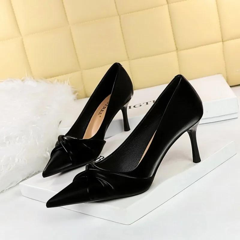 2024 New Korean Elegant Banquet High Heels with Thin Heels and Shallow Mouth Pointed Bow Women's Singles