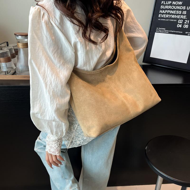 Suede fashion and leisure new autumn and winter commuting large capacity shoulder underarm tote bag women's bag