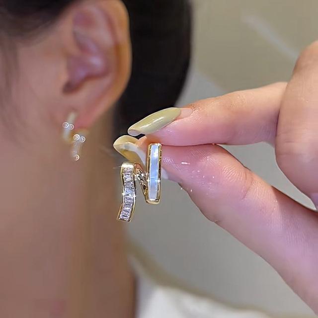 

Летние новые свежие и простые женские серьги, корейская мода, стразы, глазурь, индивидуальные маленькие серьги, красивые ювелирные изделия