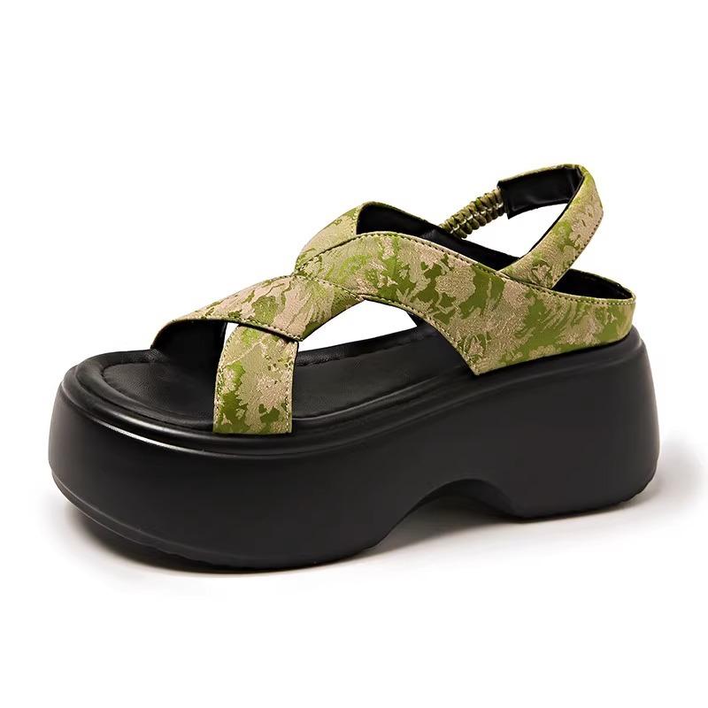 

2025 новые сандалии на толстой подошве с увеличением высоты женские летние маленькие мужчины с юбками туфли на высоком каблуке пляжная обувь женские маффины 39 зелёный