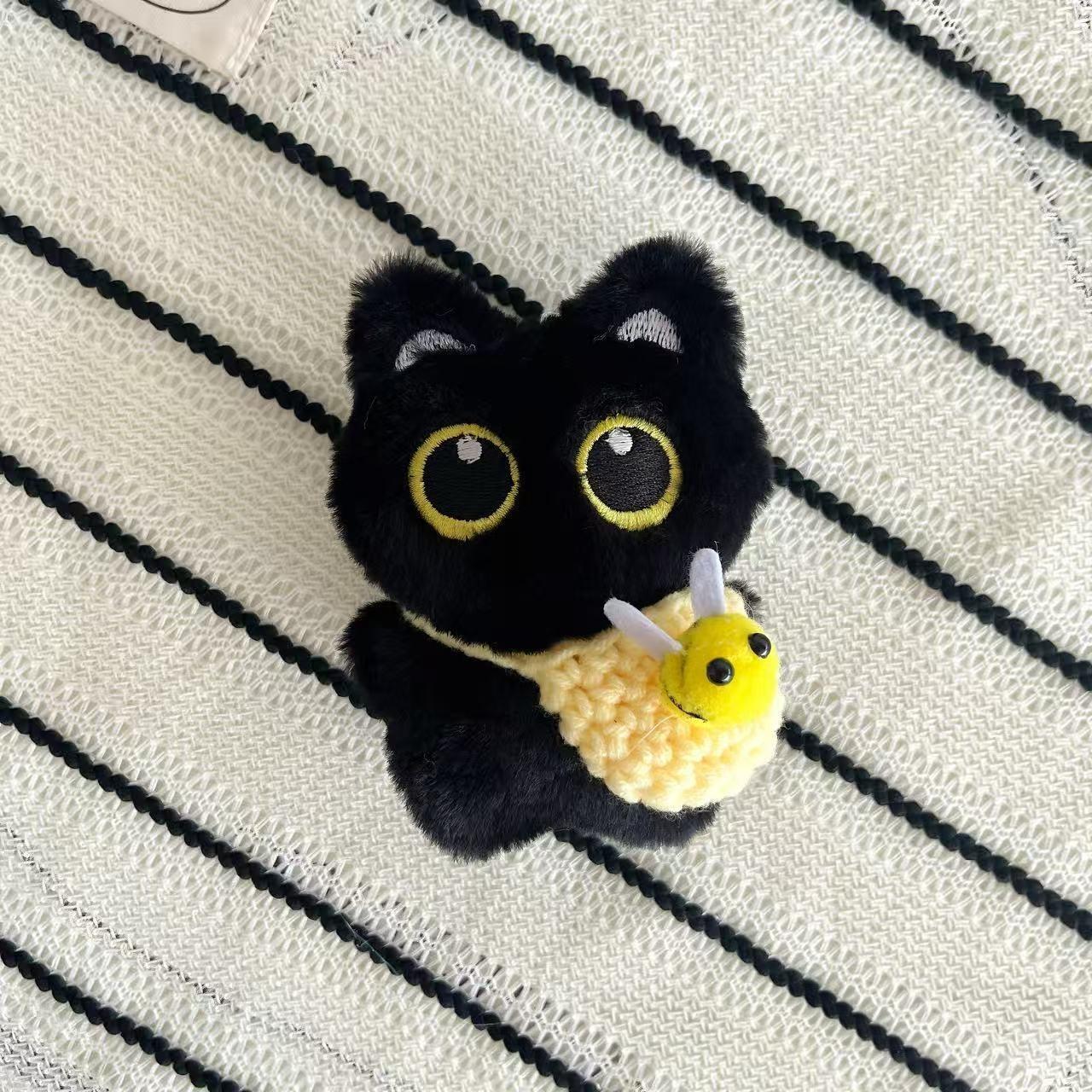 Popular Squeak Cute Hug Little Fish Big Eyes Black Cat White Cat Pendant Plush Doll Pendant Keychain Gift