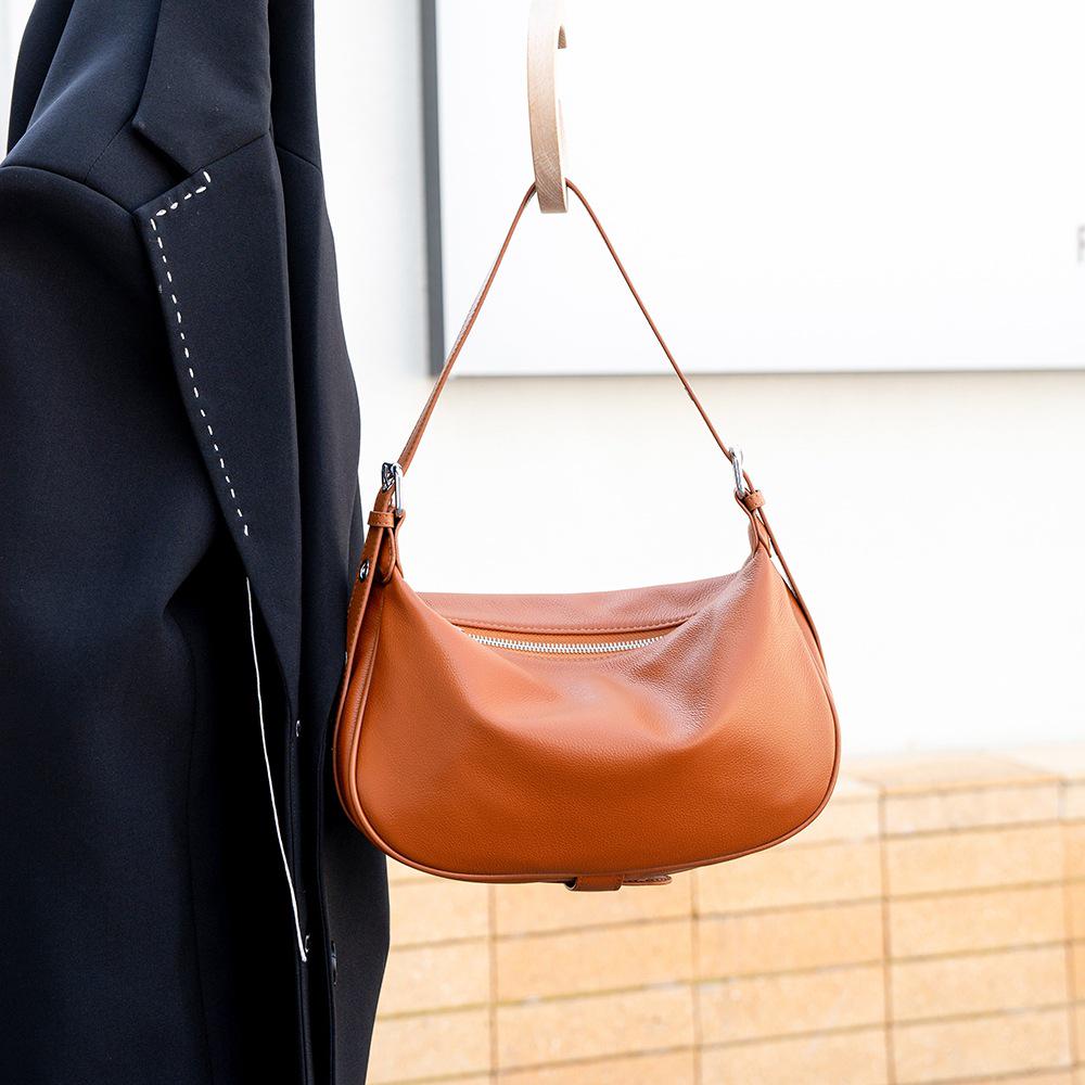 

Женская сумка-пельмень кроссбоди на плечо из натуральной кожи