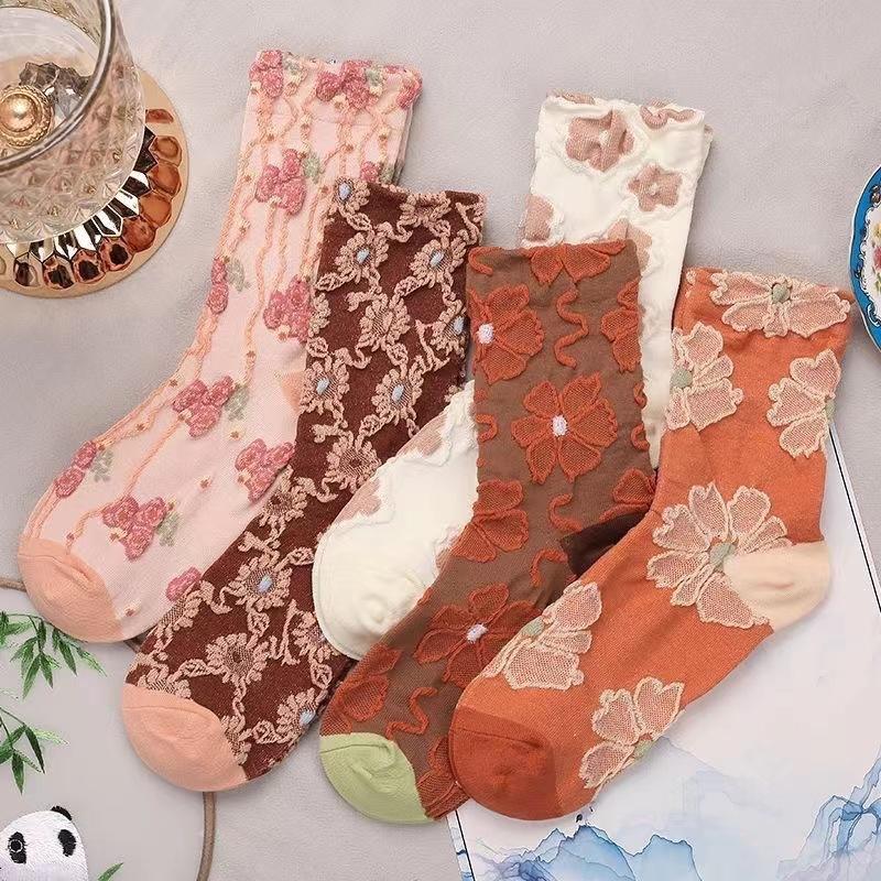 5 Pairs of Exquisite Retro Forest Style Embossed Flower Women's Mid Tube Socks With Personalized College Style Casual Socks