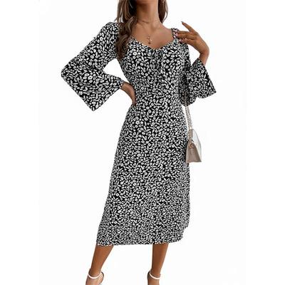 A New Elegant and Retro Black and White Floral Dress with a Square Collar and a Cinched Waist and Hips for Autumn