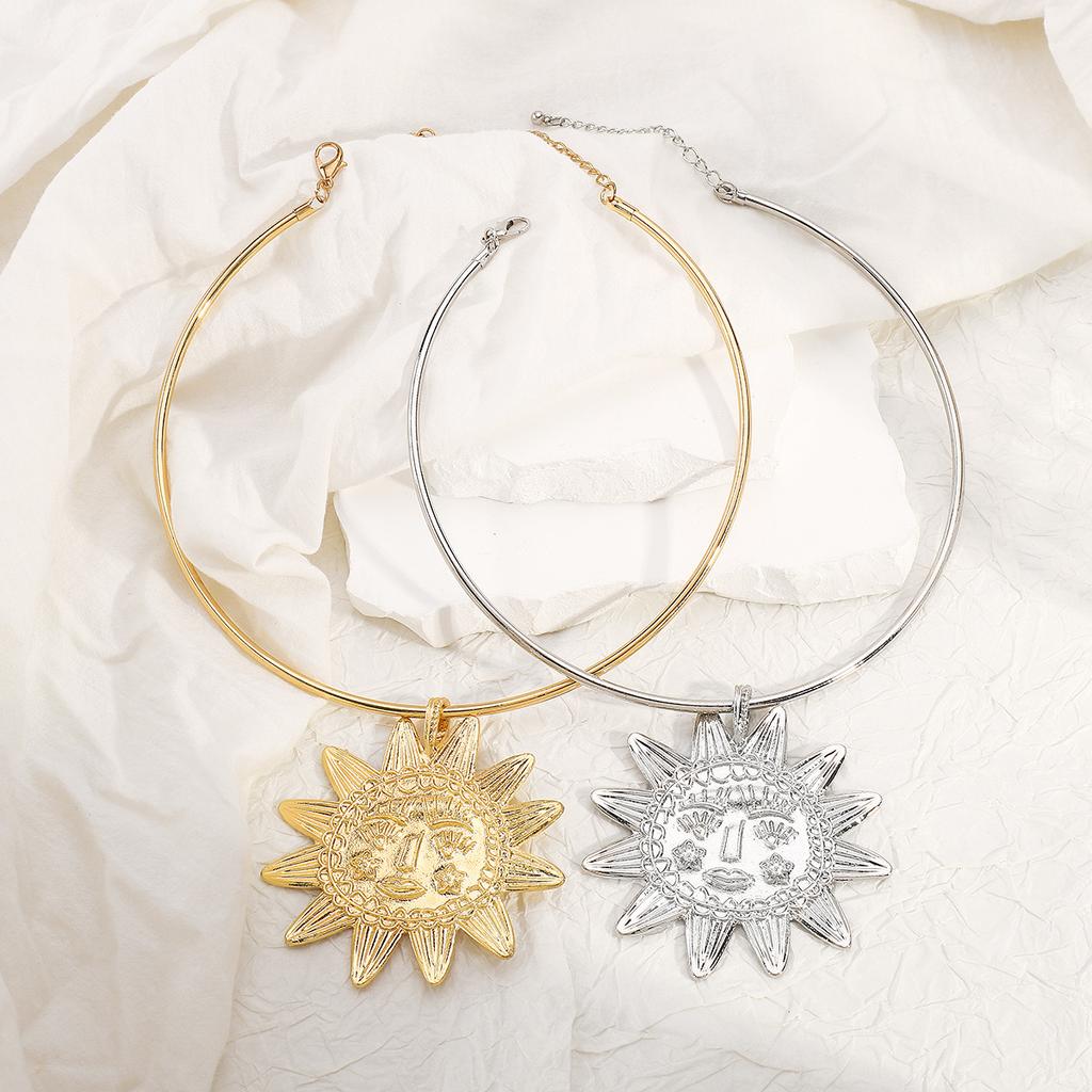 Women European New Hot Sale Sunflower Pendant Necklace Trendy Exaggerated Personality Metal Texture Necklace Jewelry