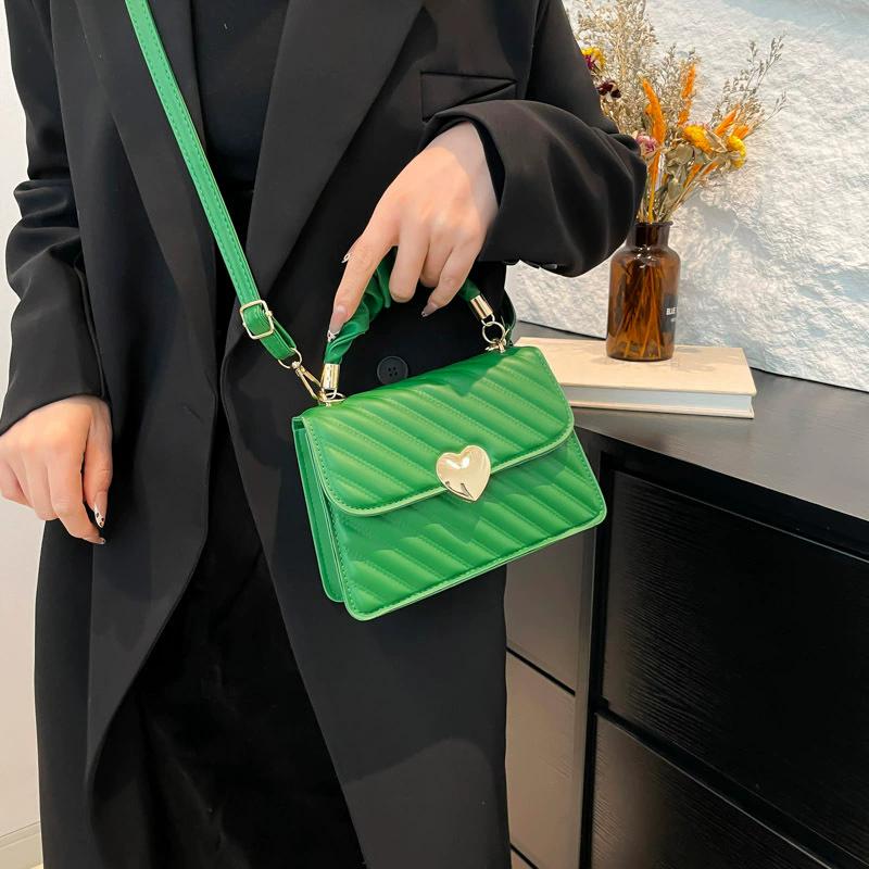 Borsa a Spalla Quadrata da Donna con Decorazione a Cuore, Chiusura a Bottone a Pressione, Borsa a Tracolla Casual per il Pendolarismo Quotidiano e Outfit Estivi