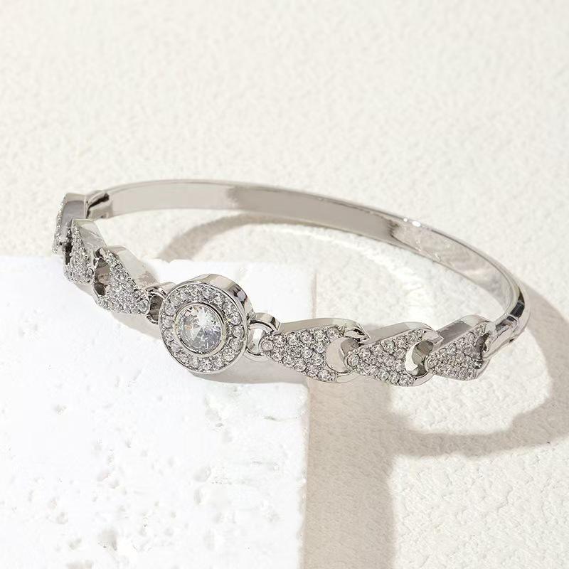 Elegant Leaf Diamond Women's Bracelet - High-End Open Design Jewelry