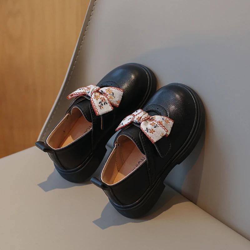 Eleganta barnskor i läder 2024 Vår Prinsesskor för flickor Mode Rosett Tjocksulade Mångsidiga Barn Mary Jane-skor