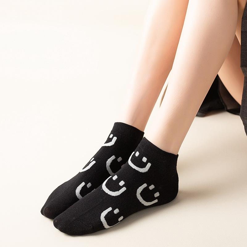 Women's Black Smiley Face Low-Cut Boat Socks - Summer Thin & Breathable Cartoon Design
