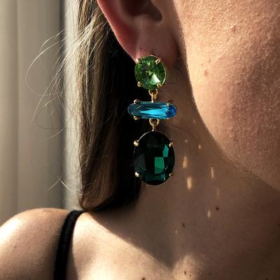 Diamonded Earrings Temperament Ladies and Ladies Wind Ancient Earrings Exaggerated Contrast Faceted Earrings Earrings.