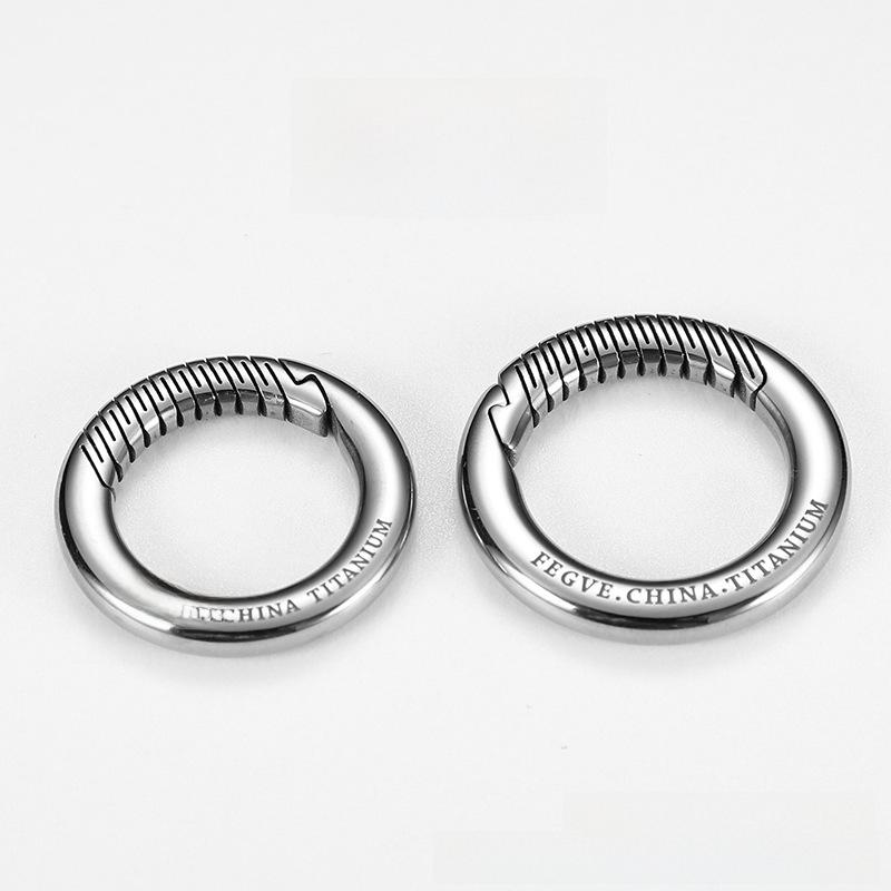 Titanlegierung Federverschluss Herren Gebogener Schlüsselanhänger Anhänger