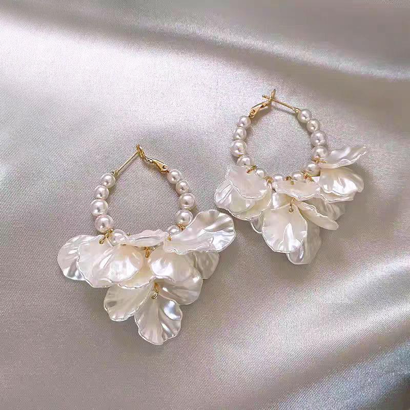 2025 Luxury Flower Shell Pearl Stud Earrings: Elegant Niche Design for Women
